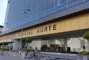Alerta por amenaza de artefacto explosivo en el Complejo Judicial de Quito