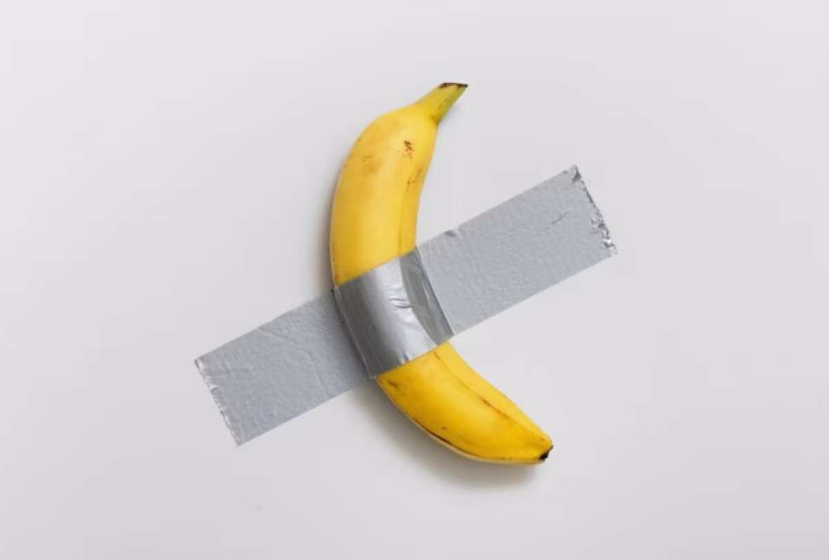 Un visitante de un museo se comió la famosa y millonaria banana.