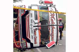 Un muerto y 21 heridos en 3 accidentes
