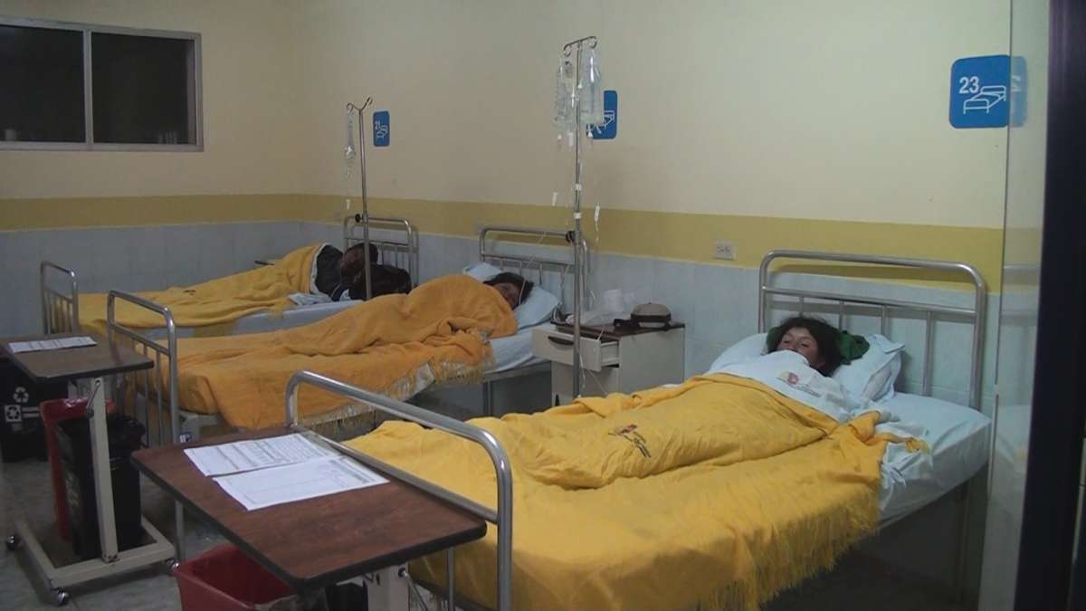 De las 35 personas que fueron atendidas en el Hospital de Riobamba desde el domingo, 2 se mantienen en observaci&oacute;n, pero fuera de peligro. Foto: Archivo 