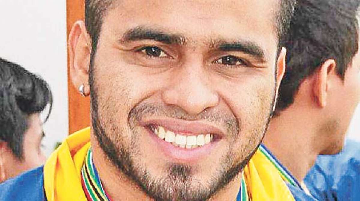 Jos&eacute; Castillo gana medalla de oro mundial e impone nuevos r&eacute;cords