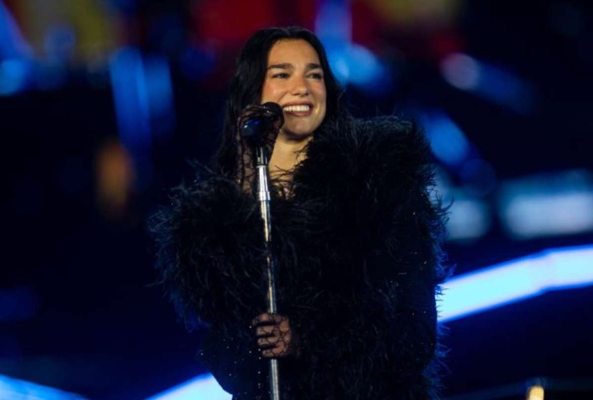 La cantante británica Dua Lipa ha interpretado a varios artistas latinoamericanos durante su gira. 