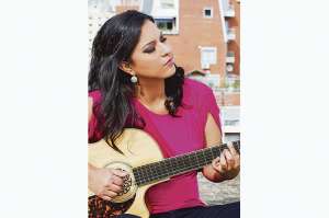 Guitarrista Jenny Villafuerte tocar&aacute; en el S&aacute;nchez Aguilar (Video)