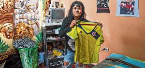 Maricel Gal&iacute;ndez es una refugiada a la que le gusta el hard rock. Dej&oacute; sus estudios musicales en Popay&aacute;n despu&eacute;s de recibir una amenaza de muerte por buscar a un hermano desaparecido en Tambo, Cauca.