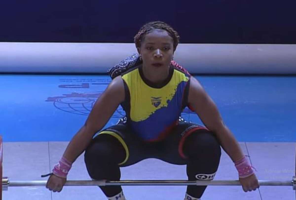Jessica Palacios Dajomes logra oro y bronce en Mundial juvenil de pesas