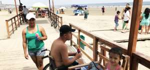 Las facilidades que tiene playa El Murci&eacute;lago, para recibir a personas con capacidades especiales, motiva a que el balneario manabita sea m&aacute;s visitado.
