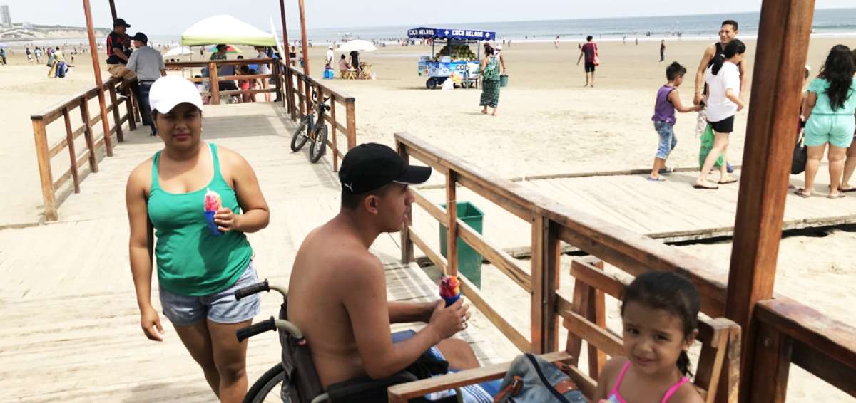 Las facilidades que tiene playa El Murci&eacute;lago, para recibir a personas con capacidades especiales, motiva a que el balneario manabita sea m&aacute;s visitado.