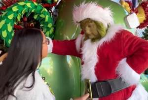 El Grinch de Universal bail&oacute; cumbia ecuatoriana y salsa choque