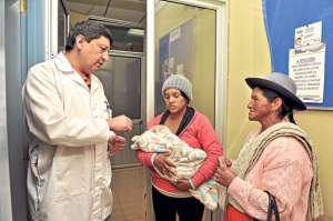 El Banco de Leche Materna del hospital Vicente Corral Moscoso presenta un d&eacute;ficit debido a la gran cantidad de pacientes que necesitan del servicio.  Jos&eacute; Luis Llivisaca / EL TEL&Eacute;GRAFO