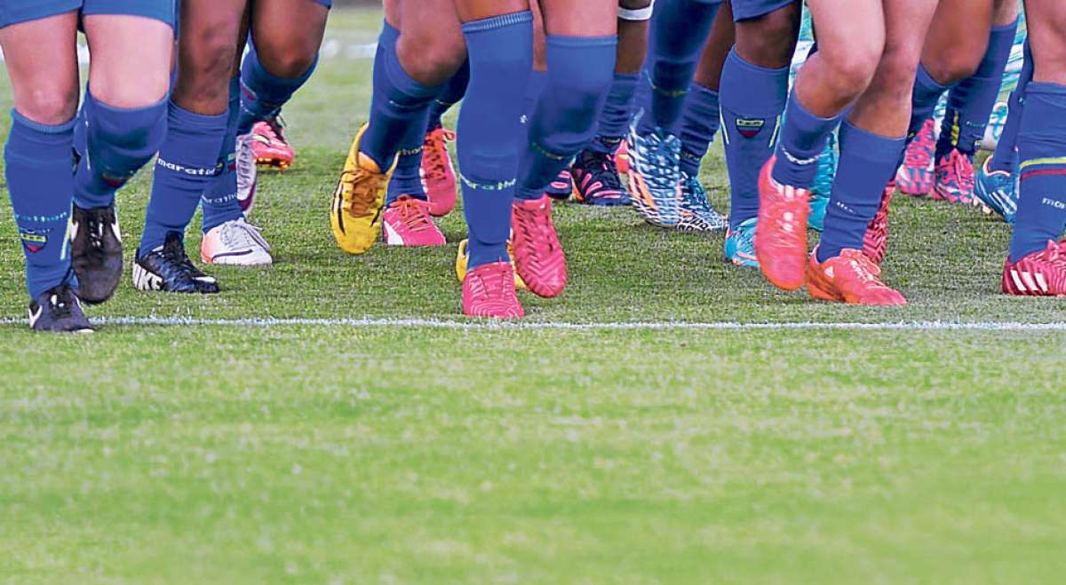 Las seleccionadas eligen un calzado a su conveniencia o usan los que les provee en la selecci&oacute;n el auspiciante principal del equipo nacional. Foto: Carina Acosta / El Tel&eacute;grafo