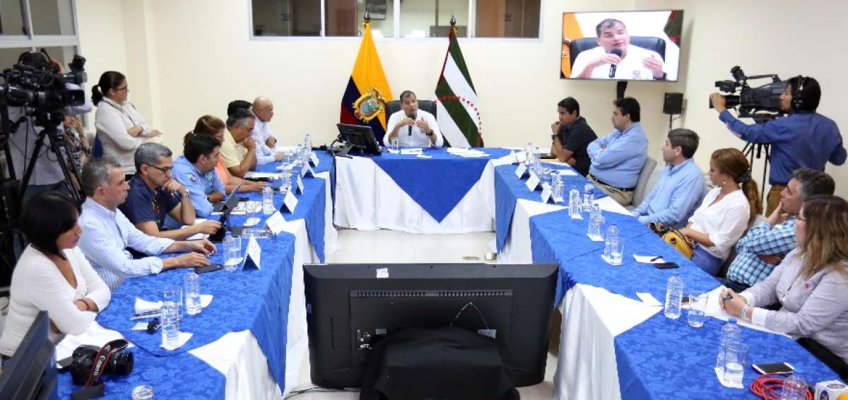 El presidente Rafael Correa brind&oacute; un conversatorio con medios de comunicaci&oacute;n en Jaramij&oacute;, en Manab&iacute;.