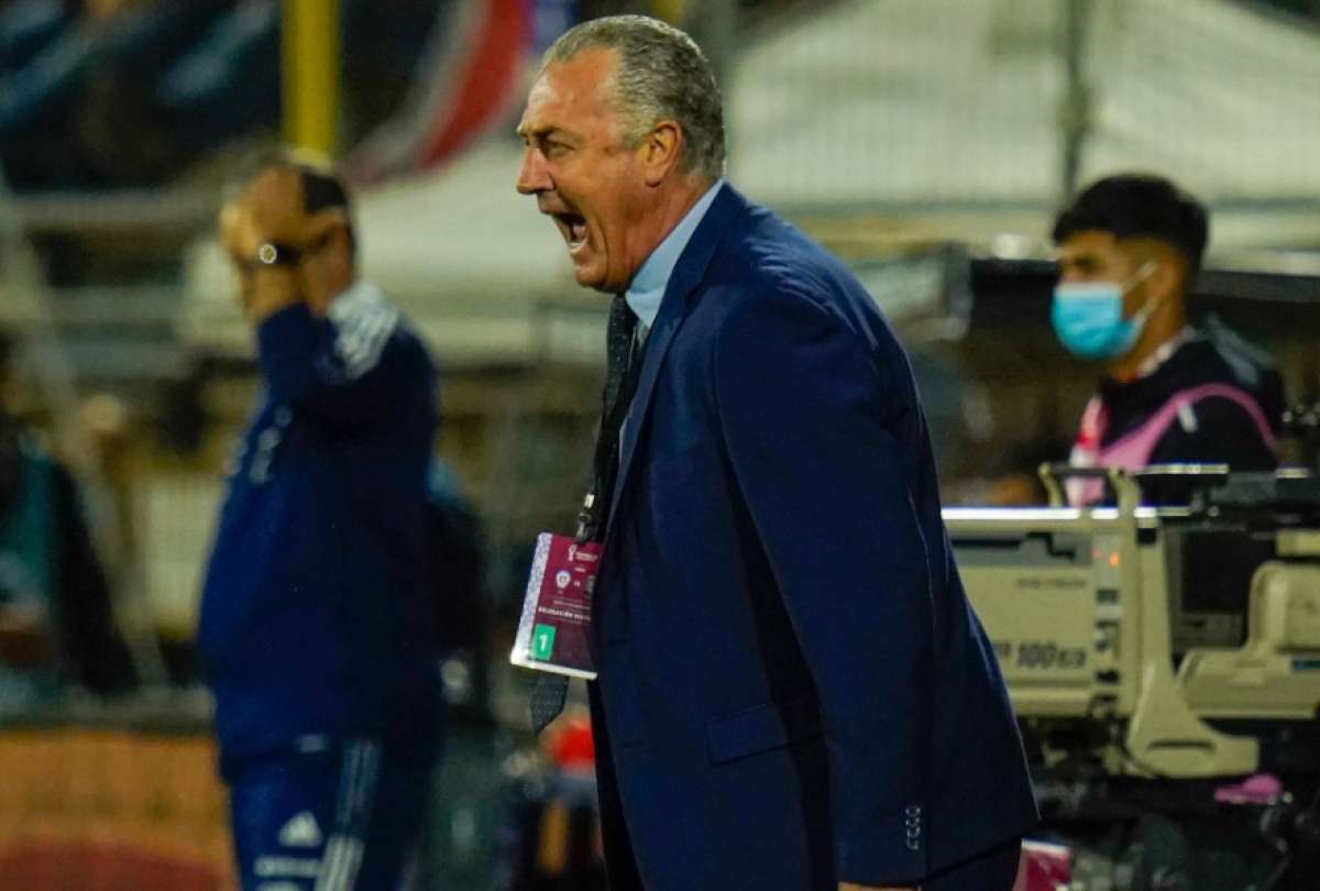 Gustavo Alfaro, DT de Ecuador, en la zona t&eacute;cnica de la Tri
