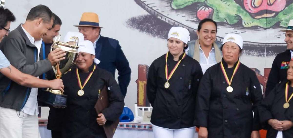 El presidente Rafael Correa premi&oacute; a los ganadores. 