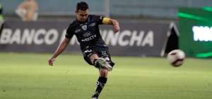 Dos goles de tiro libre de Mera dan triunfo a Independiente del Valle