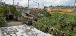 En el r&iacute;o Mach&aacute;ngara desembocan aguas servidas de la capital y desechos de varias industrias.