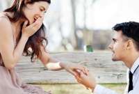 Una curiosa pedida de mano en la que novia no se dio cuenta de lo que pasaba.
