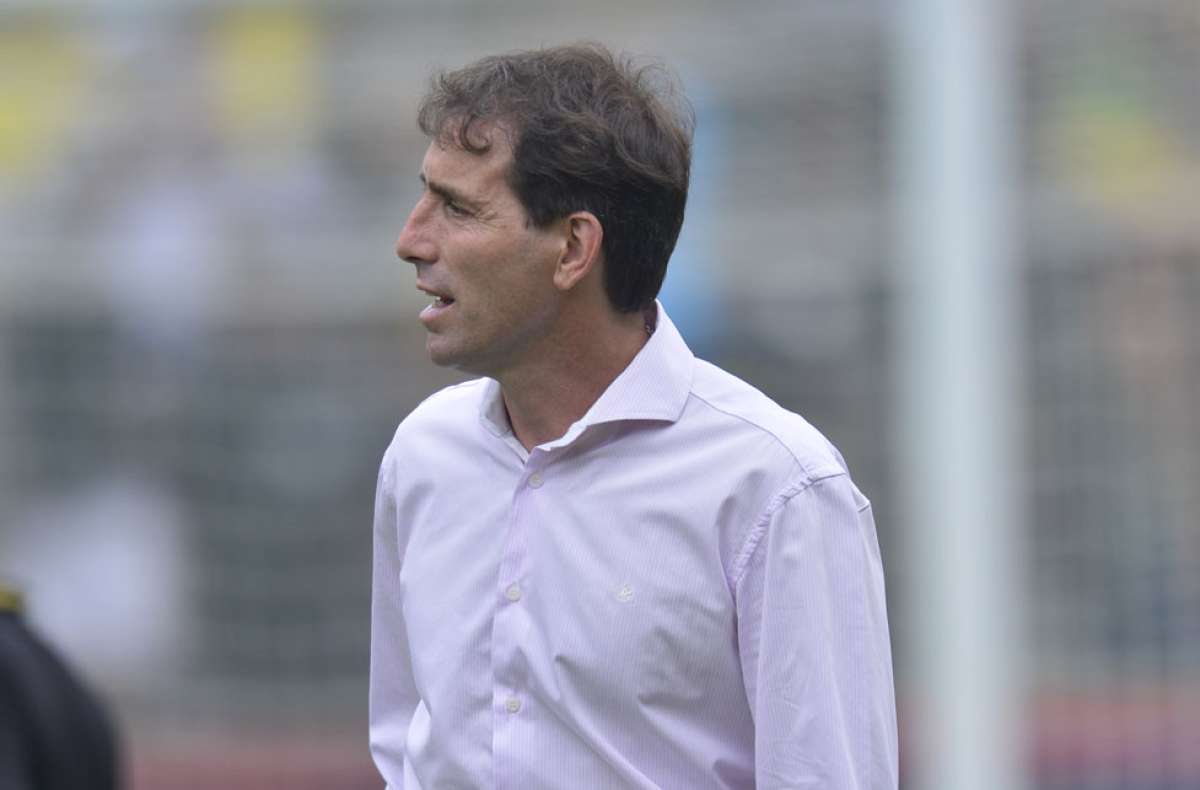 Almada dirigiendo el Cl&aacute;sico del Astillero del s&aacute;bado. Foto: William Orellanda / El Tel&eacute;grafo