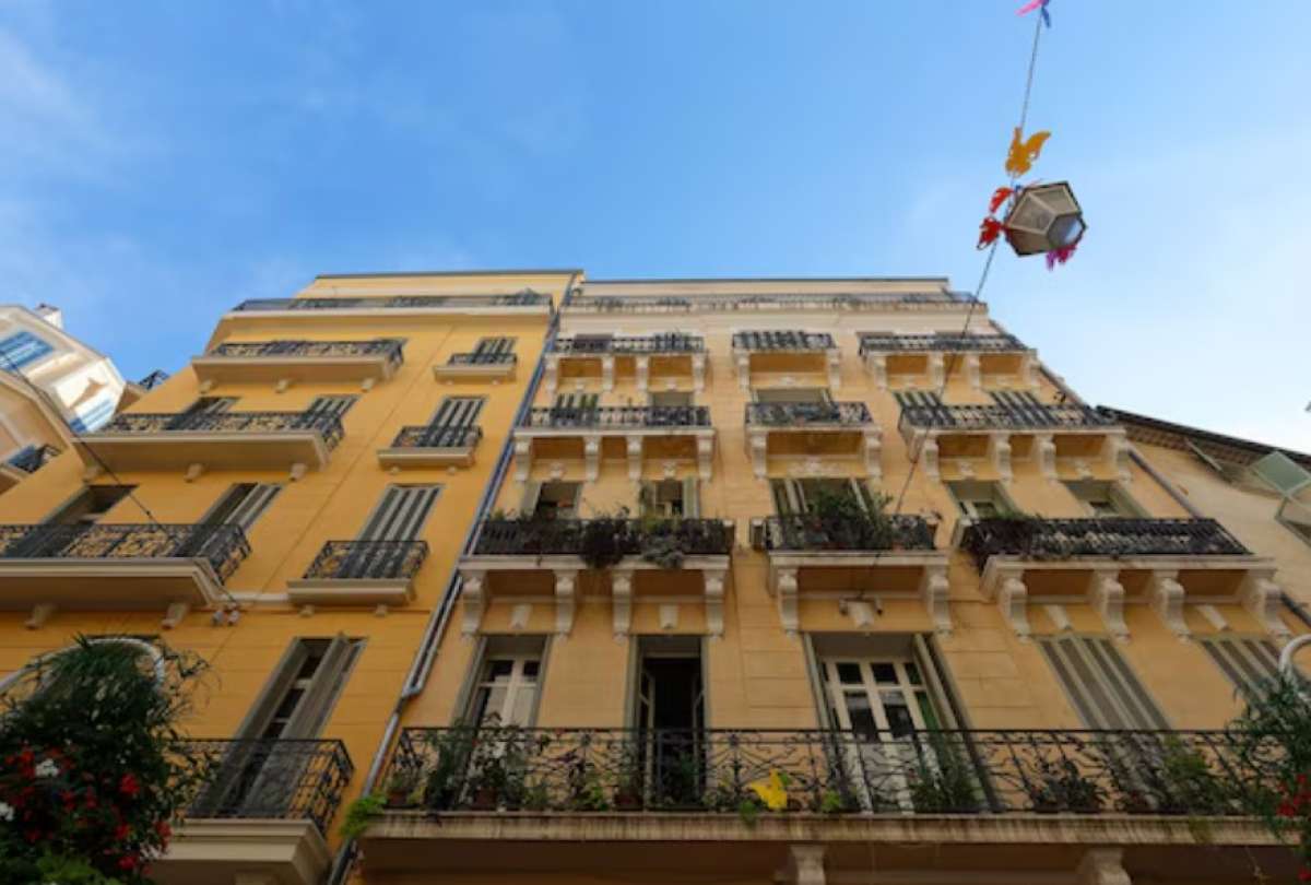 Una madre junto a sus tres hijos se lanz&oacute; del piso 13 de un edificio en Tol&oacute;n, Francia. 