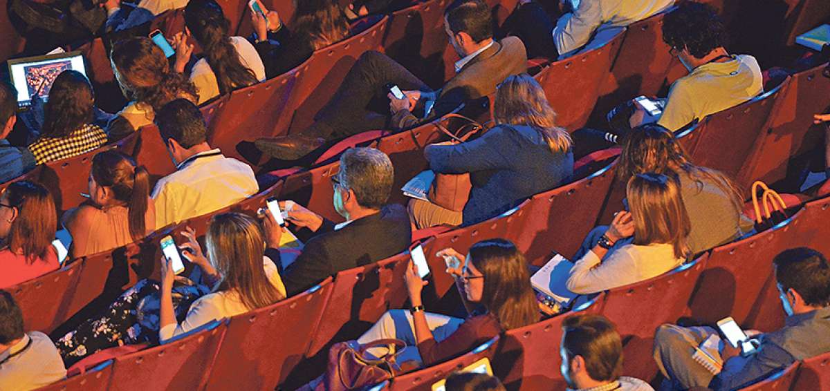 Los estudiantes y profesionales utilizan el celular, tablet y laptop en conferencias y congresos. Hay ni&ntilde;os que desde los dos a&ntilde;os ya dominan el aparato y lo usan para el entretenimiento.