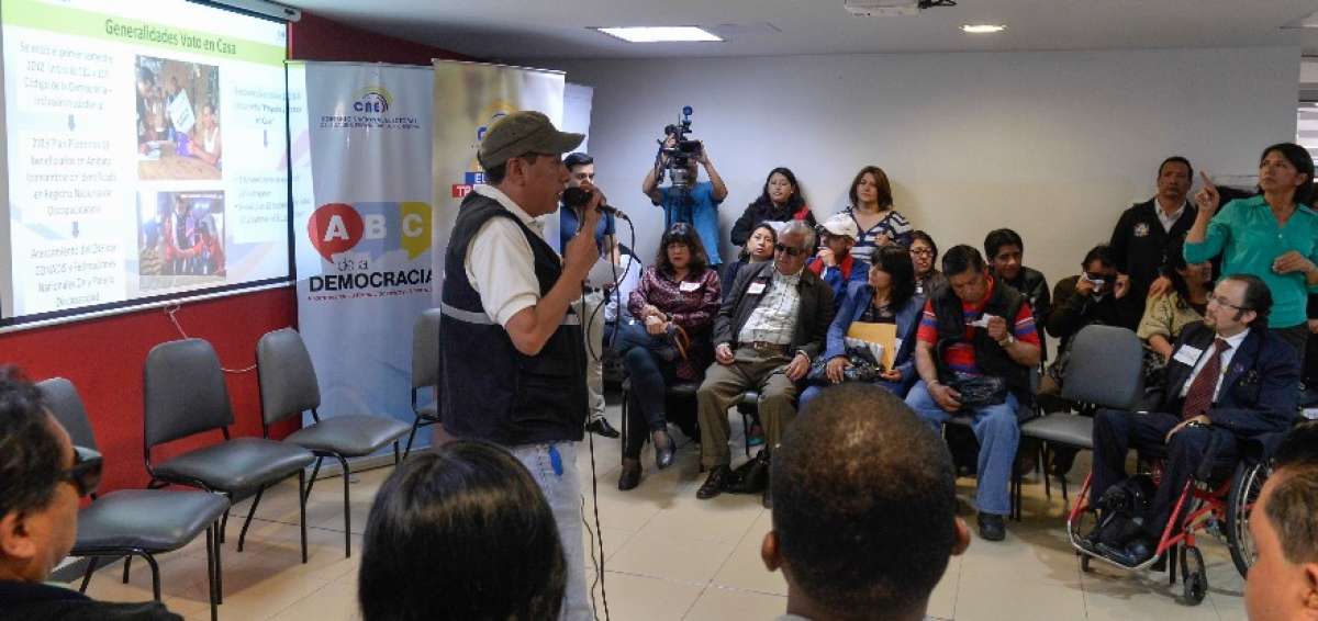 El CNE efectu&oacute; un taller de capacitaci&oacute;n del Voto en casa en Quito.