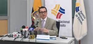 El titular de la ANT durante una rueda de prensa en Quito. 