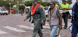 La ma&ntilde;ana de este martes 24 de septiembre de 2019 los pescadores Juan Anchundia y Freddy V&aacute;squez pudieron reunirse con sus familias en la isla Santa Cruz.