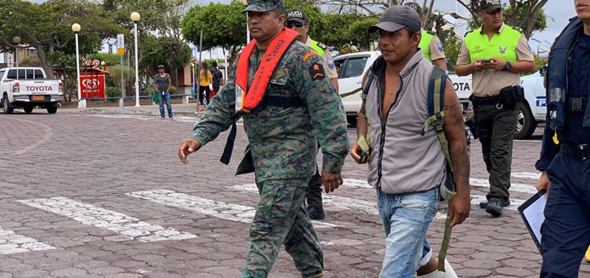 La ma&ntilde;ana de este martes 24 de septiembre de 2019 los pescadores Juan Anchundia y Freddy V&aacute;squez pudieron reunirse con sus familias en la isla Santa Cruz.
