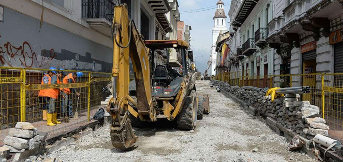 La semana anterior inici&oacute; el retiro de adoquines en cuatro cuadras del Centro Hist&oacute;rico de la capital azuaya.