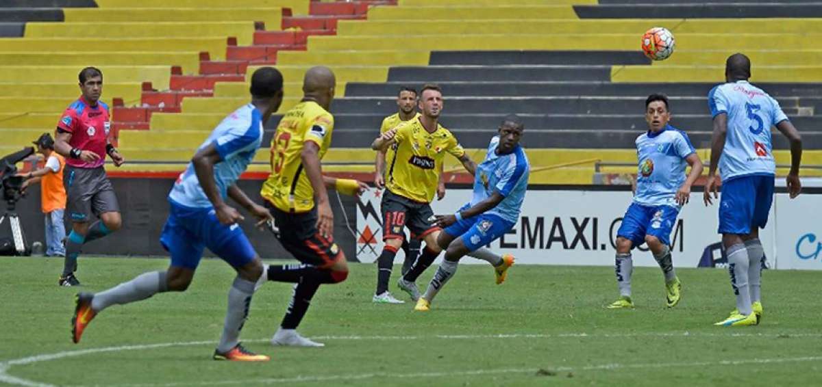 Macar&aacute; visita a Clan Juvenil para mantenerse en pelea