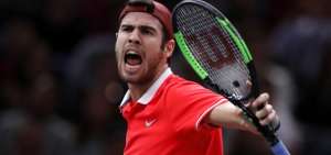 El ruso Karen Khachanov venci&oacute; 7-5 y 6-4 al serbio Novak Djokovic, 
