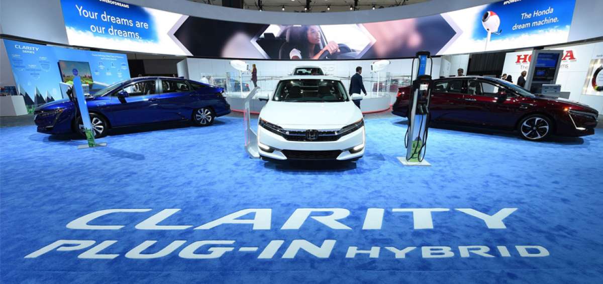 &rarr; &lsquo;Clarity&rsquo;, la versi&oacute;n el&eacute;ctrica de Honda, fue designado como el autom&oacute;vil ecol&oacute;gico del a&ntilde;o en esta edici&oacute;n debido a sus fuentes de energ&iacute;a limpia.