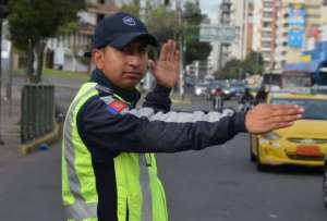 Cierres viales al sur de Quito por trabajos en la Avenida Llira Ñan.