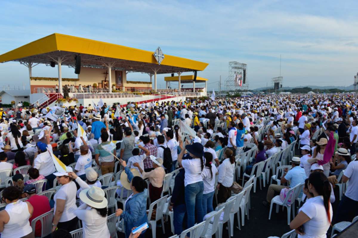 Durante su primera misa campal en Ecuador, el Papa pidi&oacute; a los casi 800 mil fieles que oren por la familia, porque hay una deuda social con ella. Foto: William Orellana / El Tel&eacute;grafo.