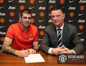 V&iacute;ctor Vald&eacute;s firma por un a&ntilde;o y medio con el Manchester United