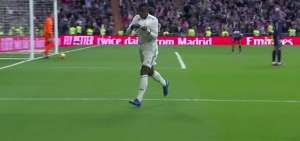 El brasile&ntilde;o Vinicius celebra el primer tanto del Real Madrid.