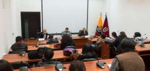 Orlando P&eacute;rez (izq), director de El Tel&eacute;grafo, particip&oacute; junto a Gustavo Abad (der), docente de la Universidad Central 