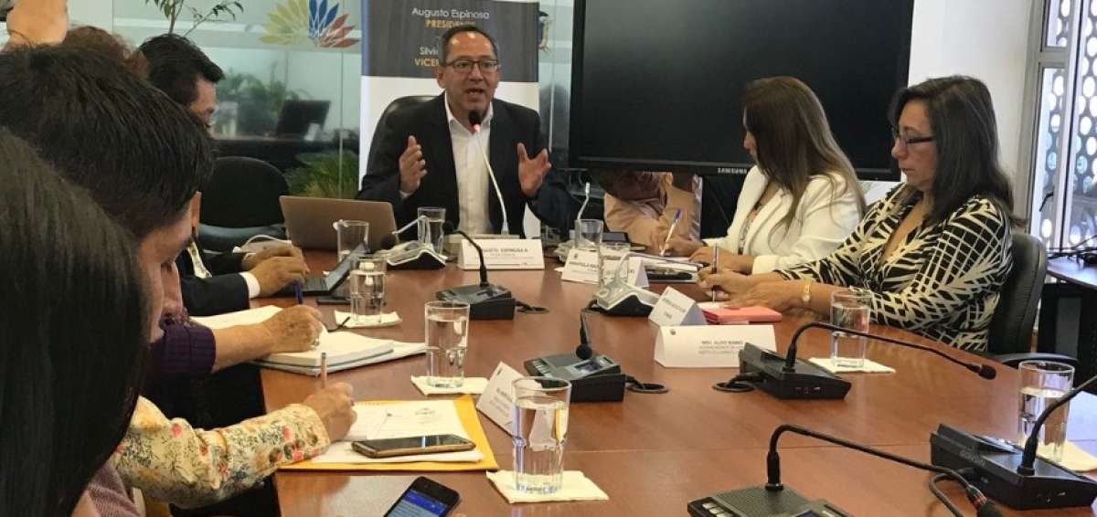 Espinosa pondr&aacute; a consideraci&oacute;n su cargo en Comisi&oacute;n de Educaci&oacute;n