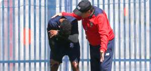 Hern&aacute;n Dar&iacute;o 'Bolillo' G&oacute;mez (d) convers&oacute; con &Eacute;dgar B&aacute;rcenas en el &uacute;ltimo entrenamiento de Panam&aacute;. Tras los reclamos del DT, el centrocampista empez&oacute; a llorar. 