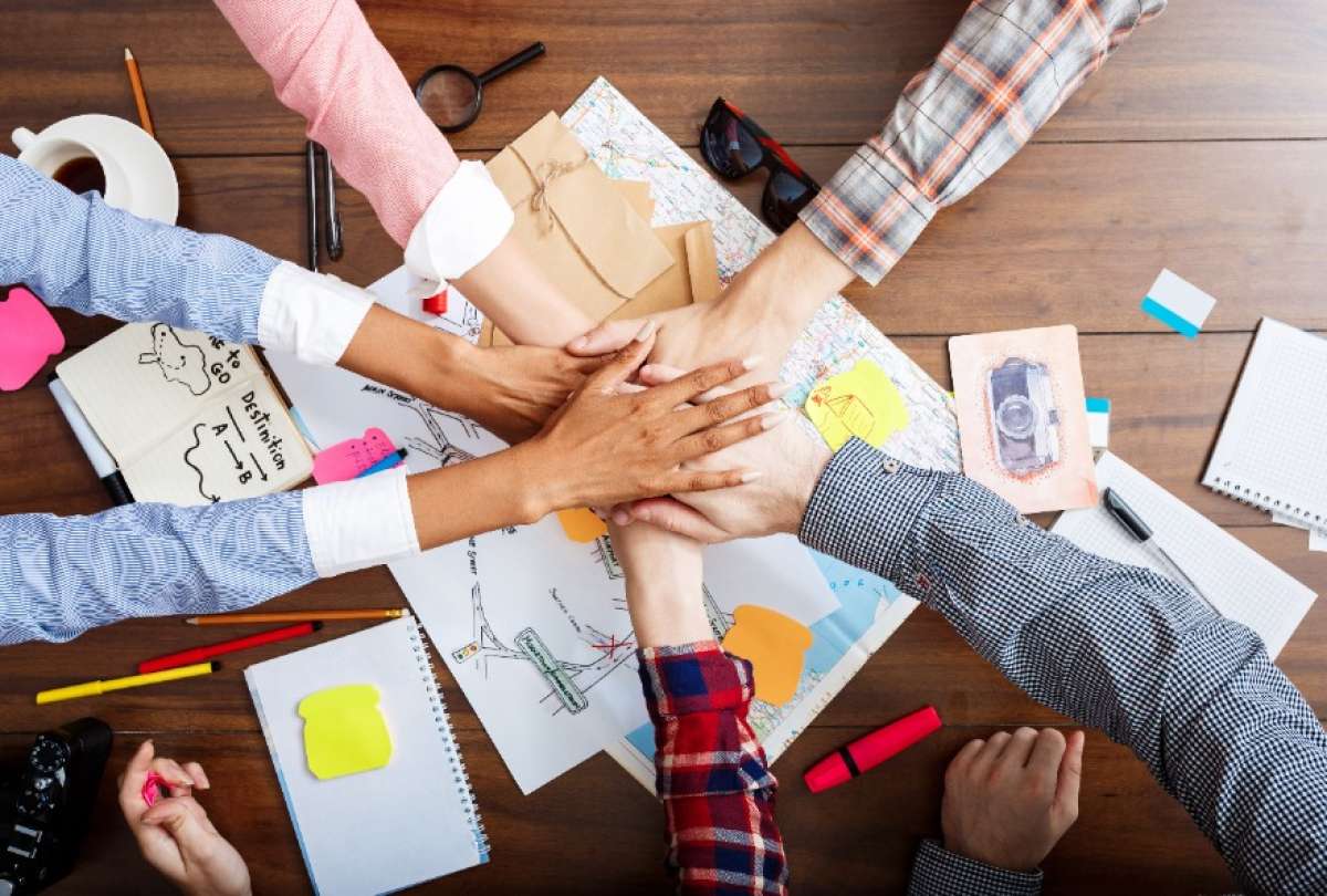 Los ecuatorianos llevan la pasi&oacute;n mundialista a sus puestos de trabajo