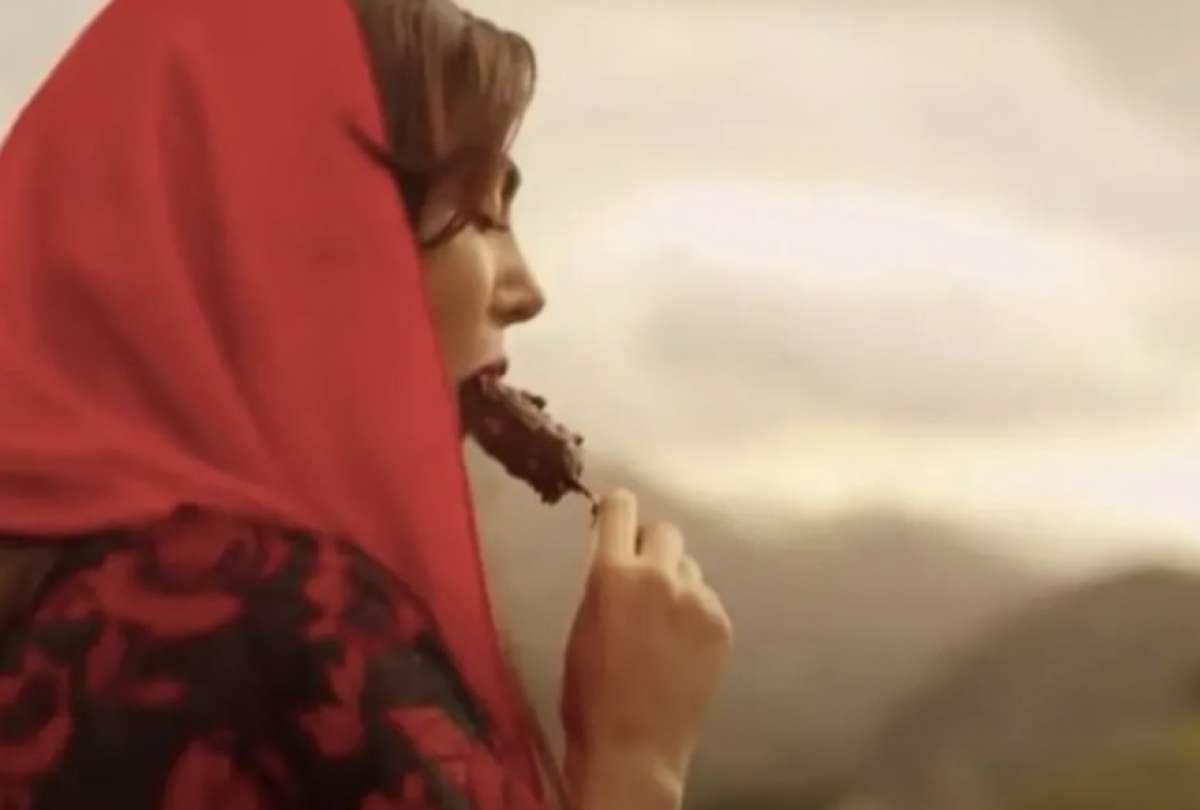Comercial de helados genera controversia al prohibir que las mujeres islámicas formen parte de anuncios publicitarios.