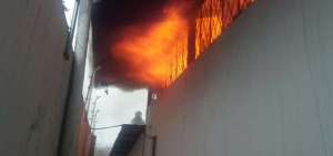 Una f&aacute;brica de zapatos se incendi&oacute; en el sur de Quito