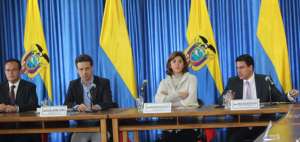 Los cancilleres Guillaume Long (Ecuador) y Mar&iacute;a &Aacute;ngela Holgu&iacute;n (Colombia) tambi&eacute;n escucharon a due&ntilde;os de transporte pesado.