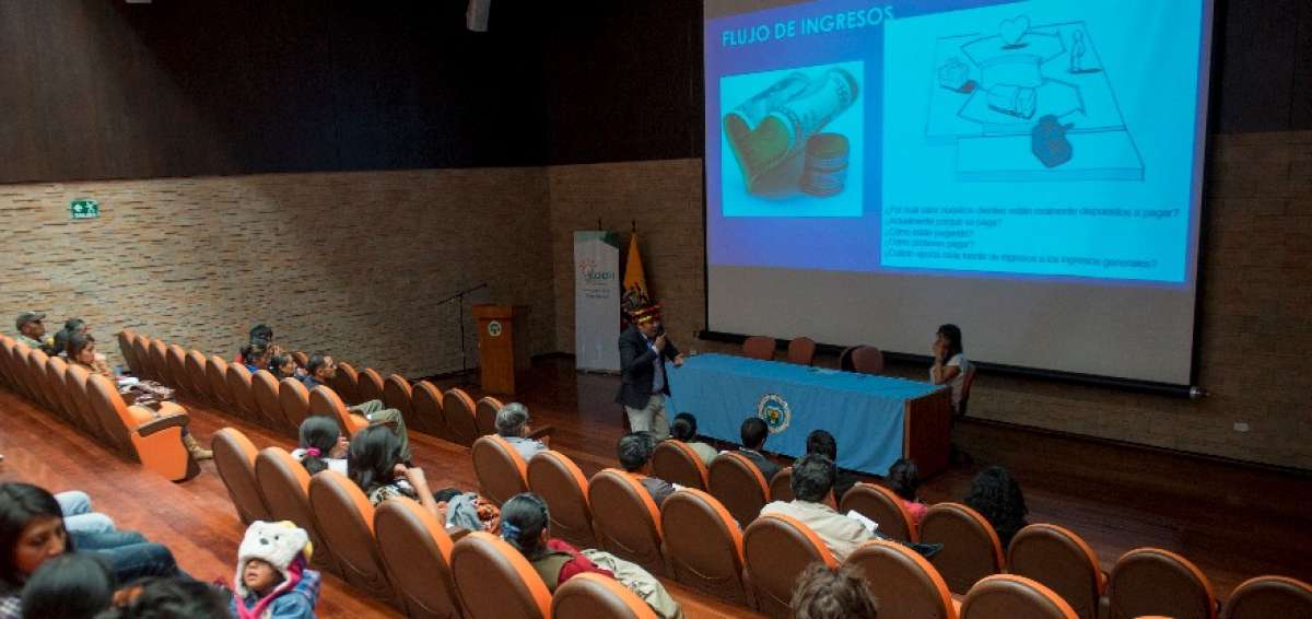 Asociaci&oacute;n de Emprendedores Ecuatorianos capacit&oacute; a vendedores de jugo de naranja