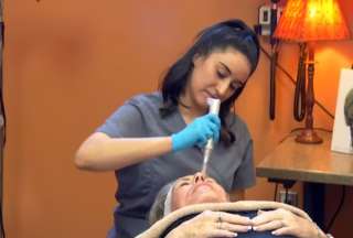 Tres mujeres que fueron diagnosticadas con VIH, tras la realización de los conocidos &#039;faciales vampiro&#039;.