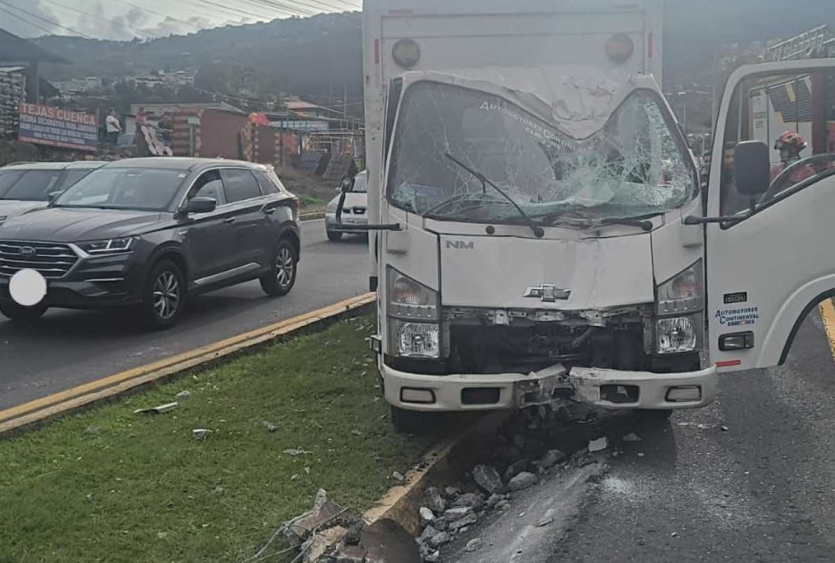 El siniestro en la Autopista Rumi&ntilde;ahui en Quito dej&oacute; una persona herida.