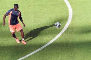 Joel Campbell, quien fue la figura en el triunfo del conjunto costarricense ante Uruguay, ser&aacute; titular hoy para medir al siempre dif&iacute;cil combinado italiano. Foto: AFP.