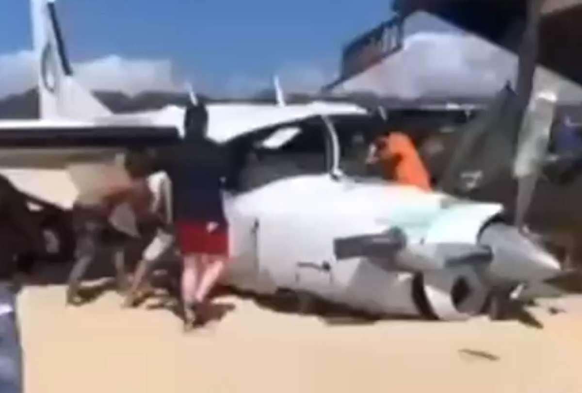 Avioneta se accidentó en una playa de México