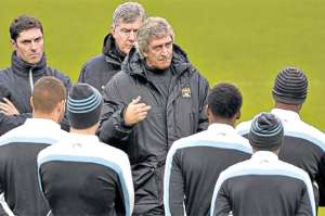 Manuel Pellegrini, DT del Manchester City, durante uno de los &uacute;ltimos entrenamientos. Foto: EFE