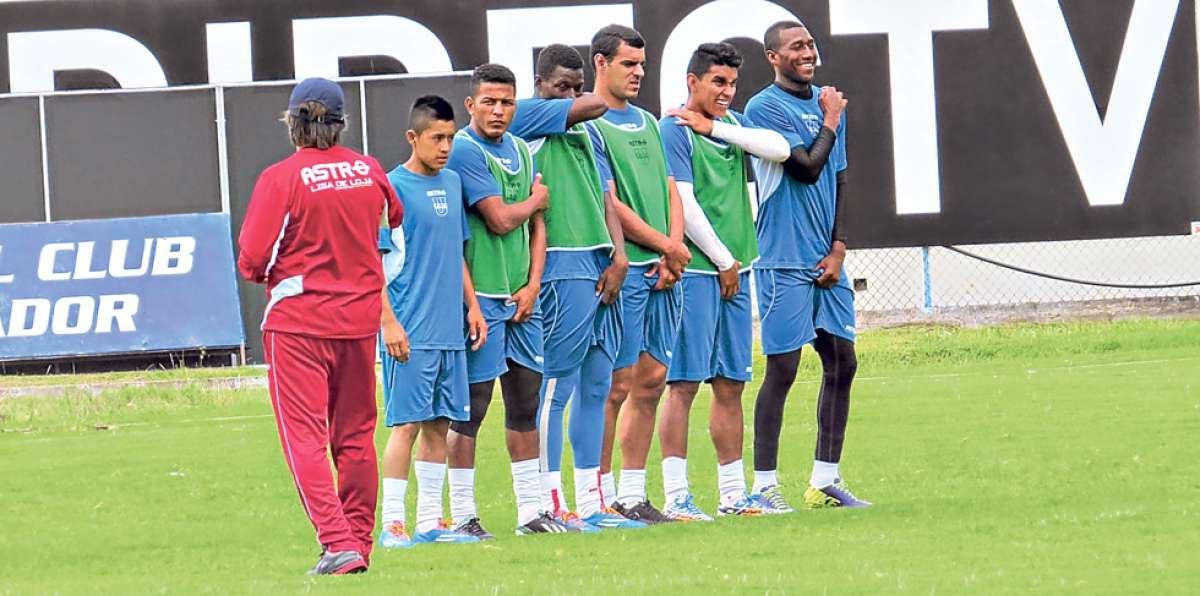 Los jugadores de Liga de Loja tratar&aacute;n de recuperar ma&ntilde;ana los puntos cedidos a El Nacional por no actuar. Foto: Cortes&iacute;a