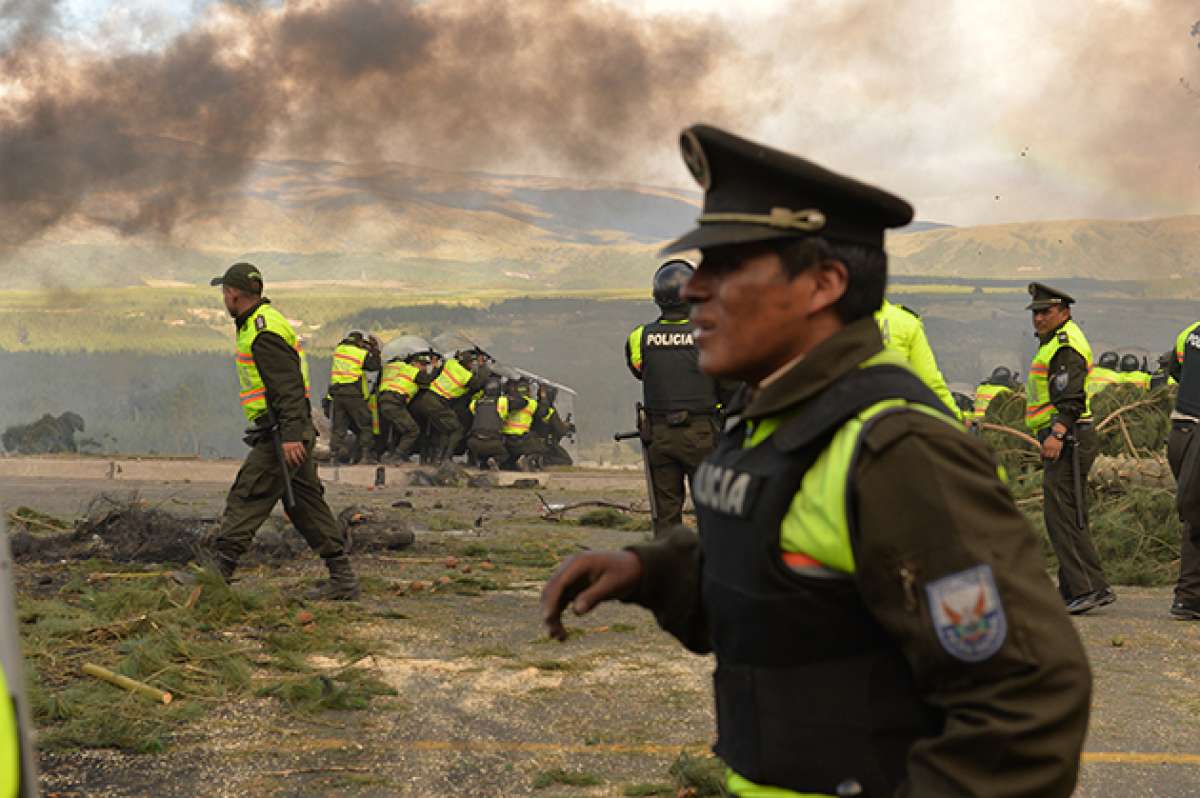 No solo en Suc&uacute;a se agredi&oacute; a los uniformados. La semana pasada en Cotopaxi hubo enfrentamientos. Roberto Ch&aacute;vez/ El Tel&eacute;grafo